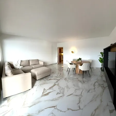 The Grand Vista - View & Parking